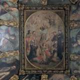 Realizzato su commissione della badessa Rosalia Filomarino, il cui stemma � raffigurato alla base della decorazione, raffigura dieci santi e religiosi nei riquadri laterali. Al centro invece vi � l�Assunzione della Vergine con ai piedi santi francescani